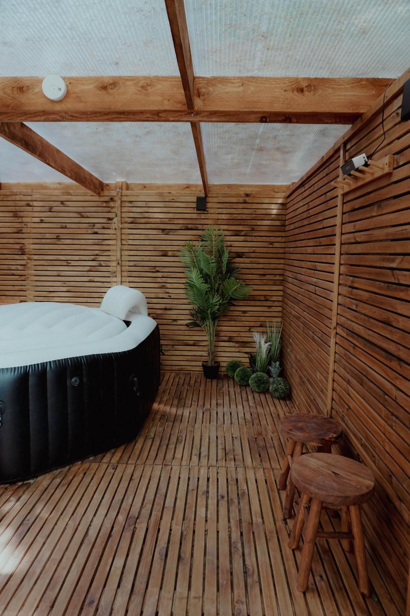Le Tipi Avec Jacuzzi Et Jardin Chalet *